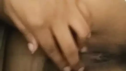 Hint kız tanu desi parmak dik