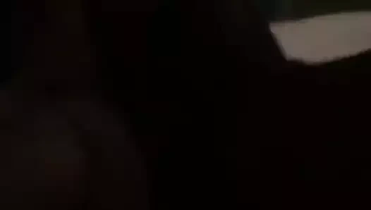 Geiler nylonfootjob auf der couch