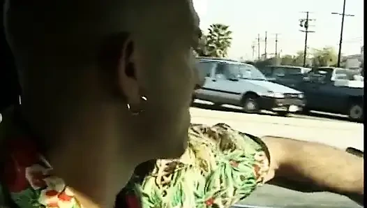 Lüks iyi şekilli büyük memeli melez kız tüm deliklerinin içine iki yarak alıyor