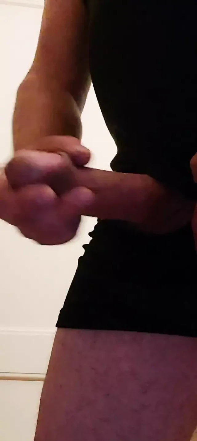 Crinos дрочит дома