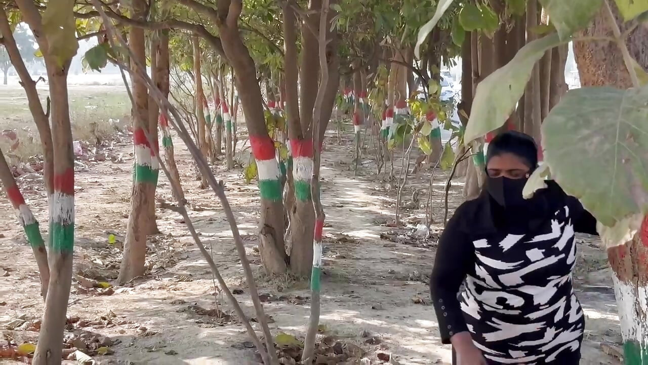 Ladke ne ladki ko bachane ke bahane choda