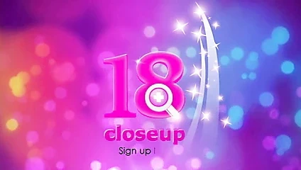 Liza külotunu vajinasının içine sokuyor!