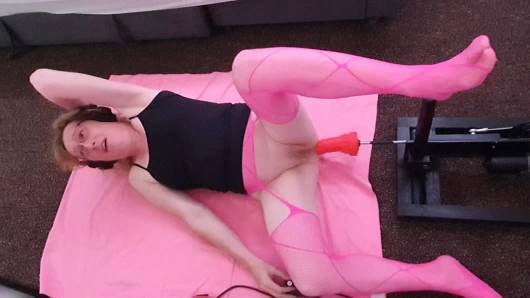 İngiliz orta yaşlı seksi kadın lisa essex için sikiş makinesinde anal orgazm