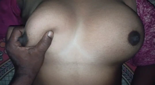 Hintli köylü kızlar büyük göğüslerde sikişiyor