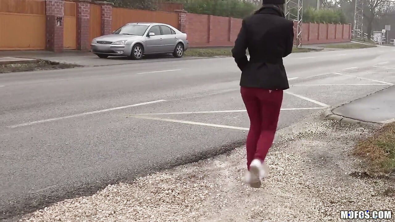 Mofos - yaramaz suzy bell soyunuyor ve frank gu'n'n'u emiyor, g'ets ateşli yaramaz meme boşalması