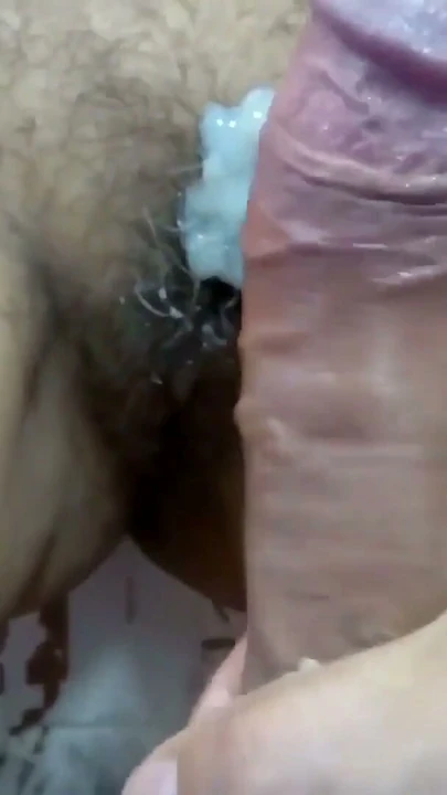 Üvey annemin göğüslerine ve götüne çok mastürbasyon yapıyorum, sikimi amına sokmaya çalışıyorum ve boşalıyorum | Klip 2