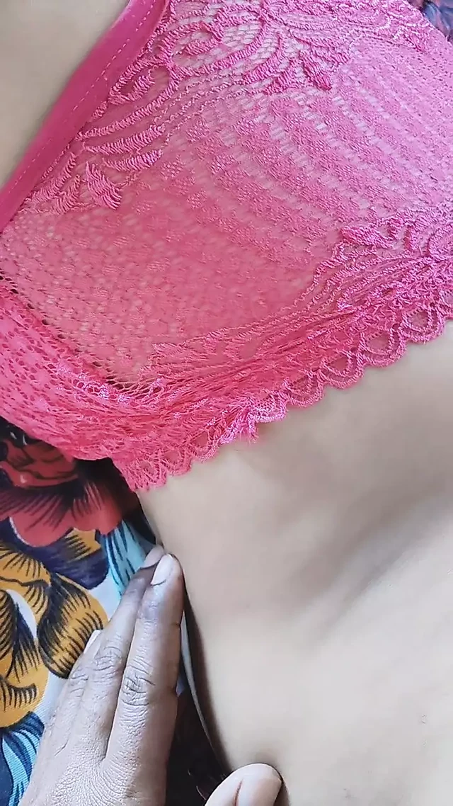 Индийская жена Риту - видео с обработкой хуя и толканием