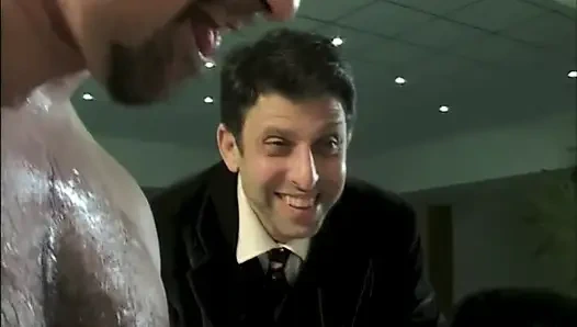 Ölümünde Sevişmek Için Güzel Bir Esmer