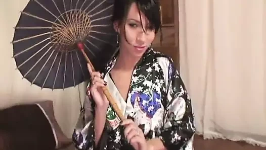 Güzel sıcak transeksüel üzerinde üçlü