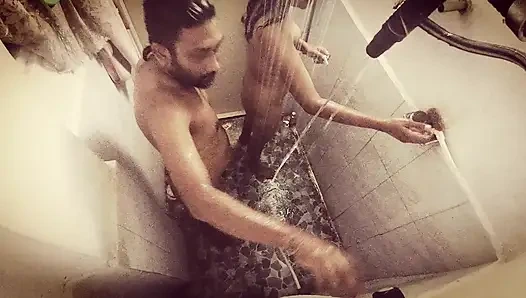 Üvey kız kayınpeder üvey babasına süt için yalvarıyor, kocası çalışıyor