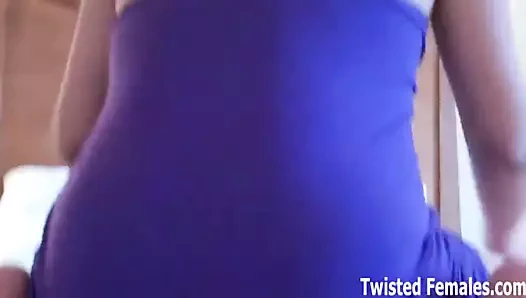 seni yuvarlak kıçımla boğuyorum