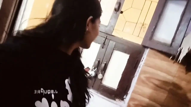 18+ Azgın Desi Hint Kızı Sik Üzerinde Sertçe Zıplıyor