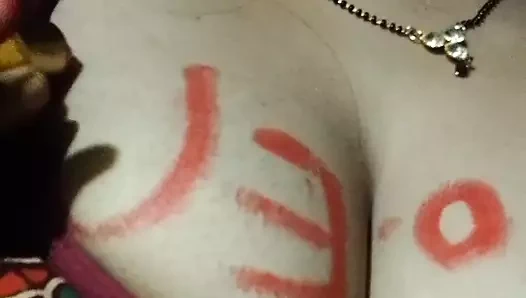 Hintli direk maal yenge erkek arkadaşı için çıplak şov yapıyor