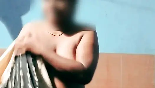 Hintli evli kadın komşu genç oğlanla birlikte