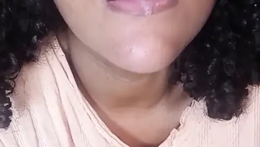 Azgın latin orta yaşlı seksi kadın sana vücudunu gösteriyor