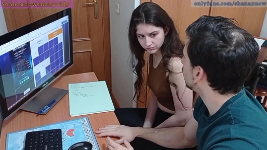 Genç öğrenci şantaj, pov oral seks, ağzına boşalmak, yutmak.