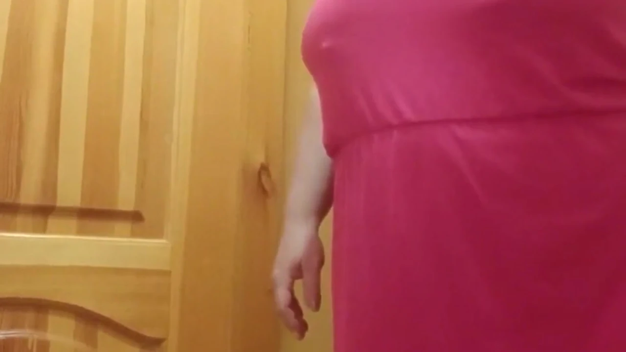A neighbor came to visit and sucks my dick I get cum in my mouth