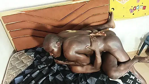 Hafta sonu ziyareti bacağını sallıyor, vatafuck