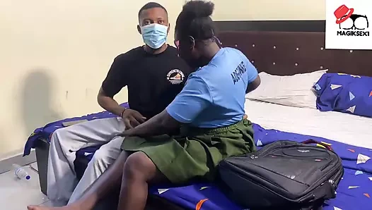 Azgın pinay üniversite üniforması içinde sikişiyor