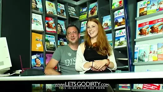 Junges Teen fickt gegen Geld