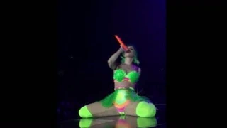 Katy perry kasık yanıp sönüyor