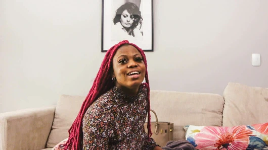 Sahte beyaz yapımcı tarafından korkuluklu Afrikalı pist modeli istiyorum