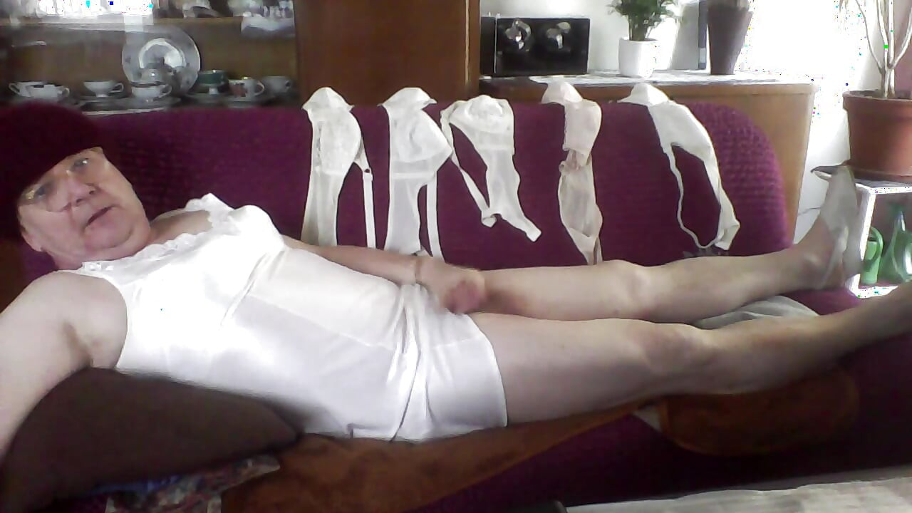 Andi Geil mastürbasyon yaparken travesti olarak