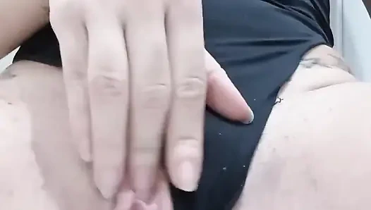 Gel benimle boşal. Gel.