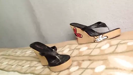 mecos en la sandalia