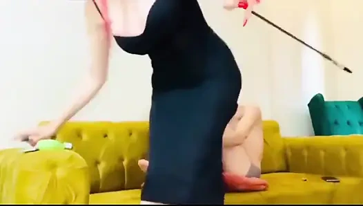 Fitch, üvey anne ve üvey oğlu, fantezisini tatmin etmek için