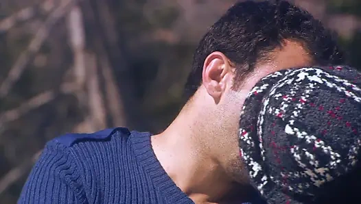 Büyük memeli muhteşem hatun açık havada sikiliyor