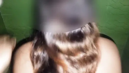 Üvey kız kardeş Nadiya üvey erkek kardeşinin büyük yarağına şaşırıyor ve evde yalnızken büyük amını sikiyor