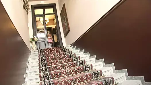 Dev çük bu kızın mükemmel genç amını doldurur