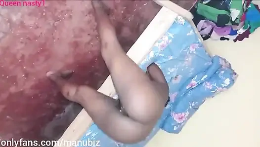 Büyük götlü patron getto oğlanla sert domalarak sikiliyor büyük yarak daha sert sikişiyor