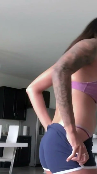 Sıkılmış üvey oğlu milf alexis zara ile bazı oyalama ihtiyaçları | Klip 2