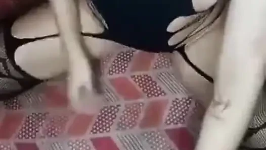 Dildomla eğleniyorum lütfen benimle boşal