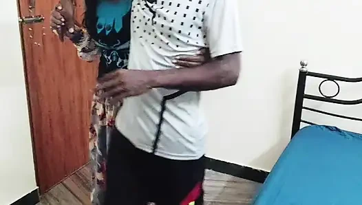 Evde hemşire üvey babası yardımıyla zihinsel rahatsızlığı olan üvey oğlu tarafından kullanılıyor