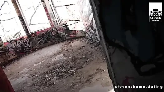 Tatlı megan venturi sikiliyor ve üzerine boşalıyor!