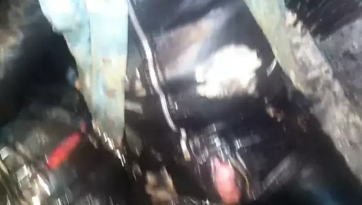 2 leather gays gets pissed on