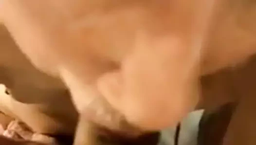 Çinli yaşlı adam emme horoz