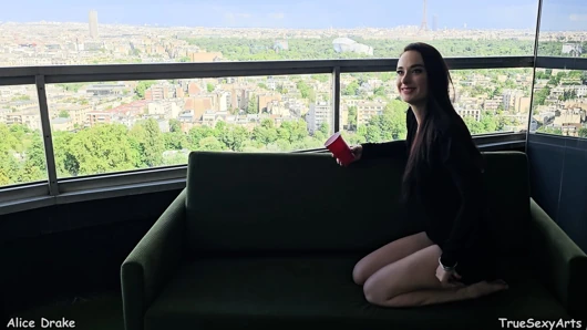 Alice drake 4k partiden sonra paris'te buharlı balkon seksi