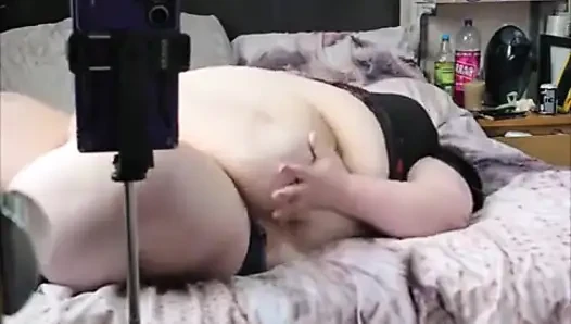 Yatakta iri güzel göbek tanrıçan