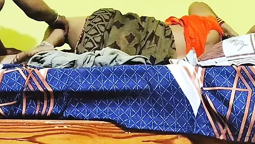 Gerçek Hintli desi büyük memeli üvey anne sert