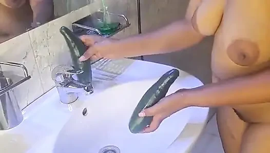 Salatalık hd ile solo zenci musterbate