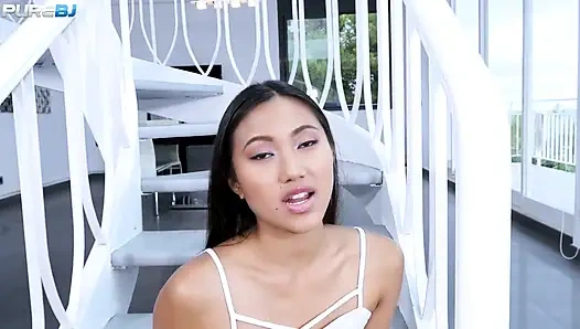 Küçük memeli tatlı May Taylandlı büyük bir yarak için aç