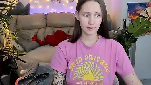 Emmekten sıkıldım ve meme ucu kıskaçlarımla seni eğlendirmeye karar verdim