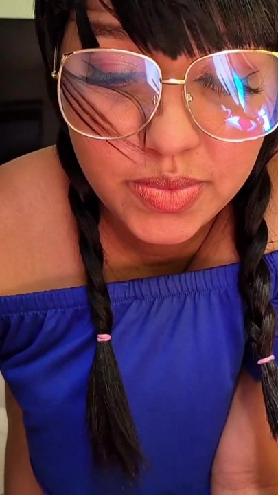 Amerikalı komşu büyük memeli bu esmeri büyük yarağımla sikiyor