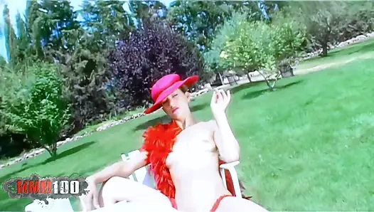 Axelle Mugler: Fransız yıldızı Axelle Mugler sigara içiyor ve azdırıyor