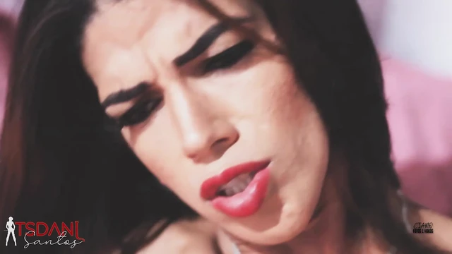 Соло в черном нижнем белье