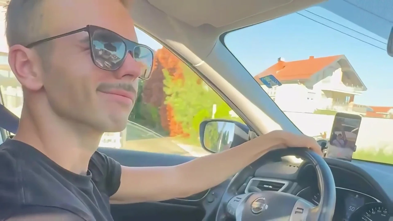 Porno gay en el coche: mamada a un desconocido
